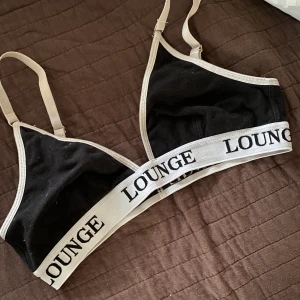 Lounge topp - Använd några gånger bara, säljs då den är just nu för liten för mig.