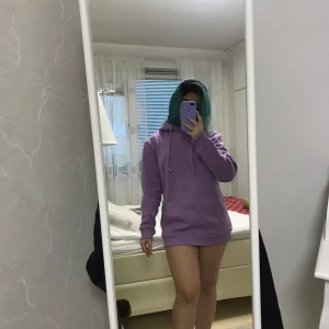 Lila oversize hoodie - Har haft på mig 1 gång, perfekt skick