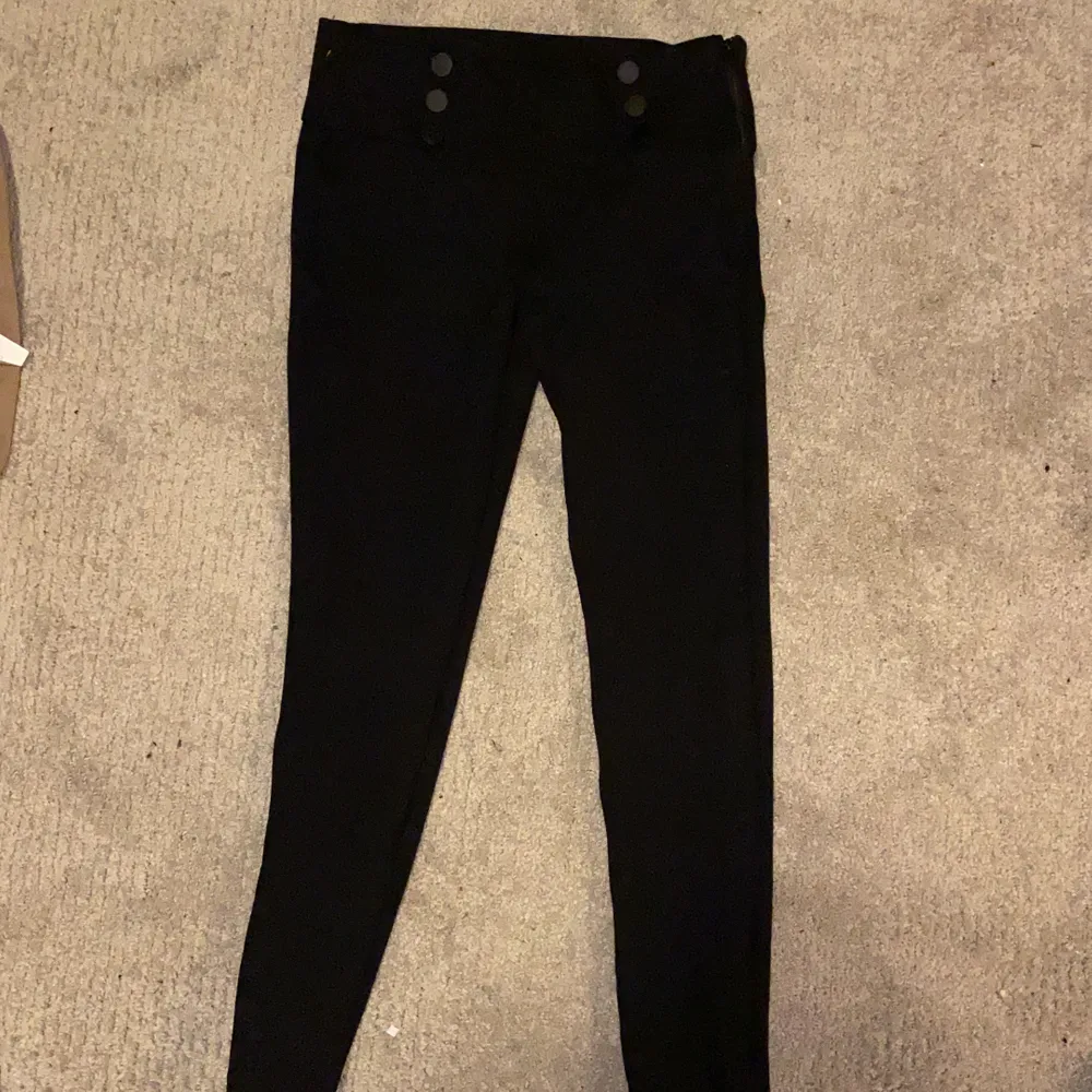 Zara legging, super comfy, barely worn. Goes with every outfit. Size: medium. Jeans & Byxor.