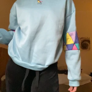 Blå tröja - Snygg tröja i storlek M. Buda eller köp Direk för 250:)