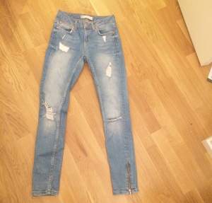 Super snygga Kristen Jeans från Gina Tricot. I storleken 25/30. Ga