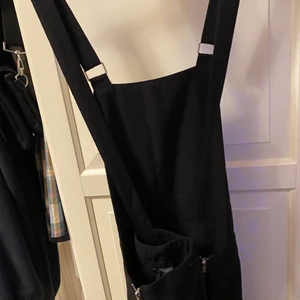 Hängselbyxor  - Svarta hängselbyxor som passar till allt!🖤