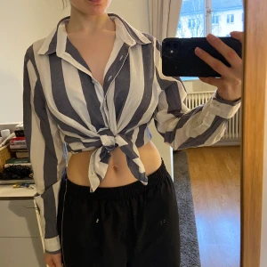 Skjorta!! - Assnygg skjorta som jag måste sälja pga brist på plats! Superfint skick!!💕💕