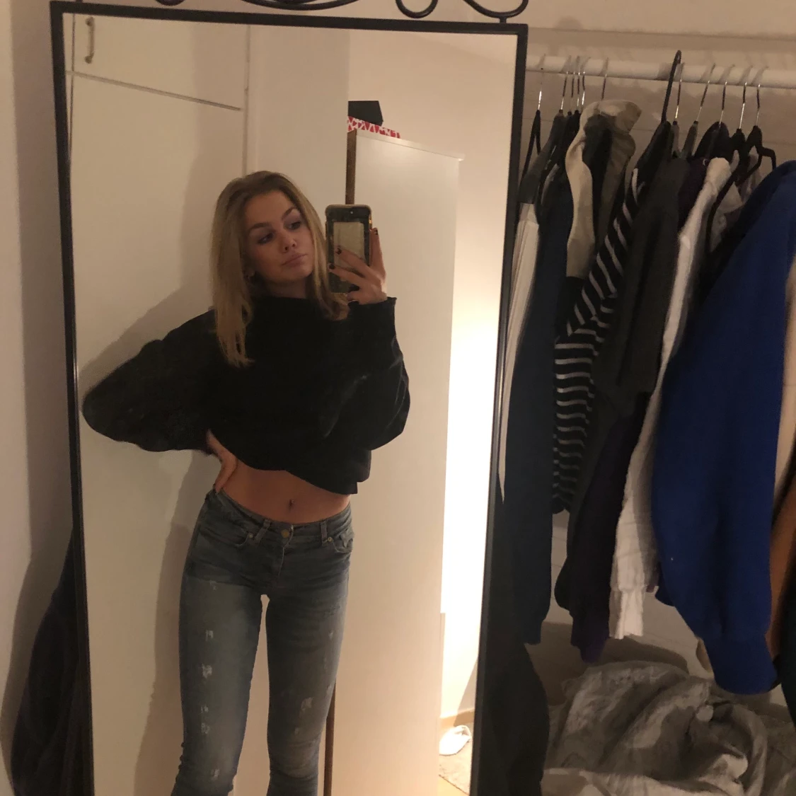 💞Låga jeans med små slitningar💞