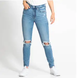 Skitsnygga jeans från lager 157 i storlek S, skulle mer säga att de passar storlek M. Använd ett fåtal gånger. Köptes för 300kr. Säljer pga kommer ej till användning. Kunden står för frakt💞 