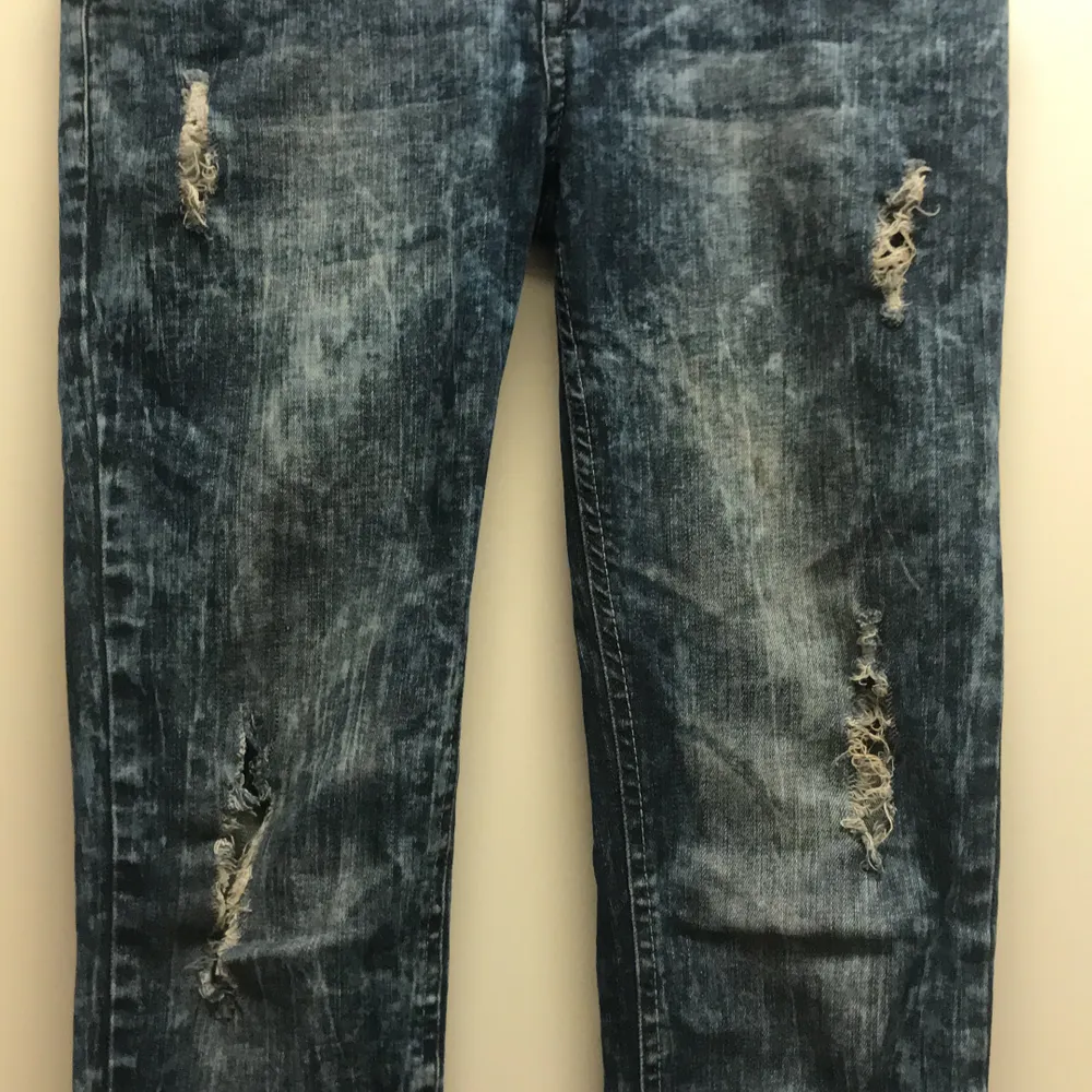 Jätte fina mörk blåa håliga jeans, bra skick👌🏼. Jeans & Byxor.