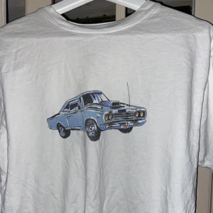 Brandy Melville t-shirt - Snygg t-shirt från brandy Melville. Bra skick! Skickar mot att köparen betalar frakt❤️