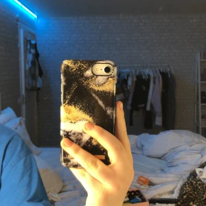 Ideal of sweden skal svart guldig marmor - Jätte fint ideal of sweden, knappt använt, har inga skador. pris kan diskuteras, frakt kostar. Köpt på ullared.