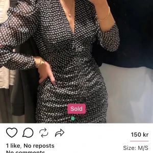 Klänning från Zara  - Säljer en superfin klänning som jag köpt här på plick, storlek M men den satt lite tajt på mig som vanligtvis har M. Pris: 200 och jag bjuder på frakt! 