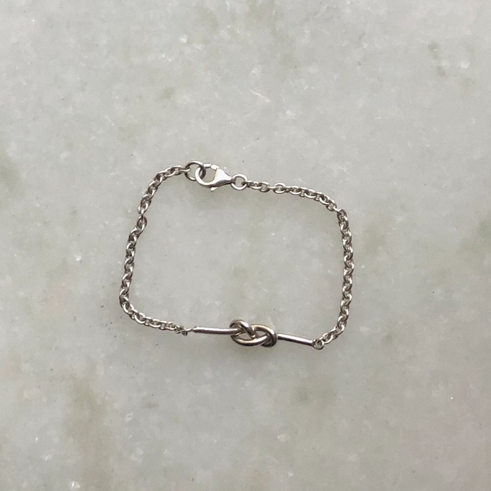 Eternity Braceler i äkta silver från Atom47. Nypris 1100kr, endast använt några få gånger. I perfekt skick.. Accessoarer.