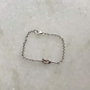 Eternity Braceler i äkta silver från Atom47. Nypris 1100kr, endast använt några få gånger. I perfekt skick.