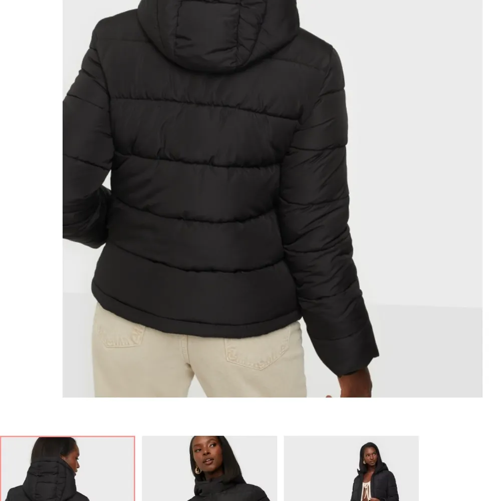 Säljer denna jacka ifrån märket Pieces köpt på Nelly.com. Använd endast 1 gång pågrund av att jag köpte en annat. Man kan dra åt jackan så den sitter tajtare i midjan. . Jackor.