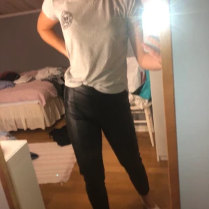 Grå T-shirt  - Grå T-shirt från Gina. Använder inte längre❤️ storlek S