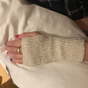 Torgvantar  - Någon som är intresserad av att köpa ett par vita togvantar 