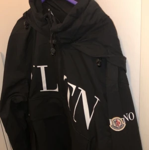 Moncler x valentino jacka - Buda