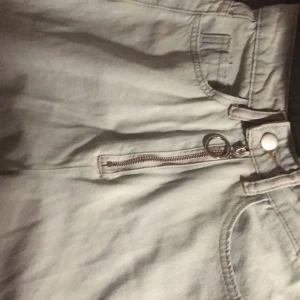 Ett par jeans från SHEIN. - Orginaltrogen pris 230kr. Vid frågor skriv till mig😊👍🏻