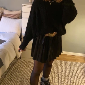 Volangkjol - Jättefin pricerad kjol från zara. Köpte förra sommaren för 300kr⚡️