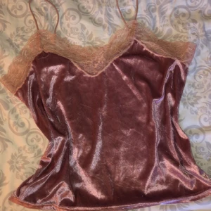 Sammetslinne - Nytt oanvänt. 