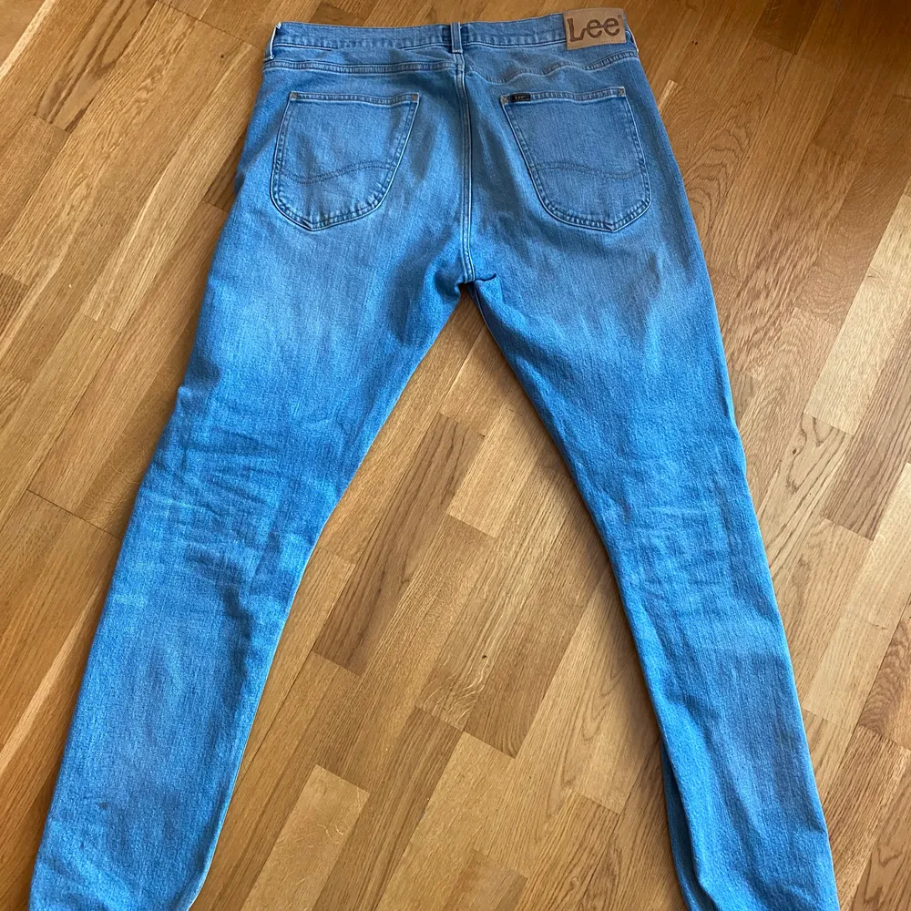 Lee jeans i 34/34 i nyskick, använda ett fåtal ggr. Nypris 999 kr. . Jeans & Byxor.