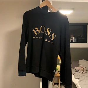Hugo boss tröja - Inte alls mycket använd, den är i väldigt bra skick