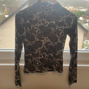 Troja - Tröja från ginatricot använd fåtal gånger i bra skick . Storlek s.