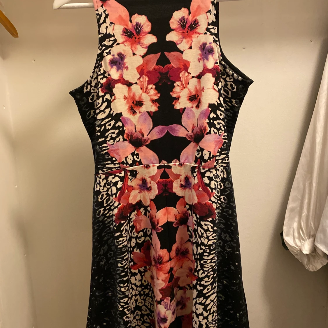 Blommig klänning - 90