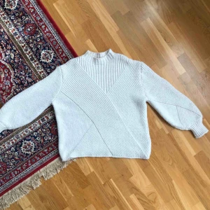  - Stickad mysig tröja från Zara! köparen står för frakten ❣️