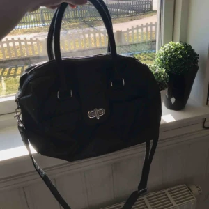  - Superfin väska i fint skick! Köpare står för frakt