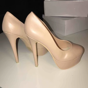  - 37 EU Platform Pump Beige Pearl 