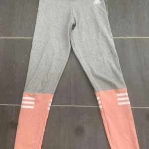 Adidas leggings - Adidas leggings i STL S. Använda några gånger. 80kr + frakt.