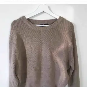 Asskön mjuk tröja från Zara, andvänd 1 gång, nypris 350, säljer för 200 💓  skriv för mer bilder