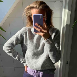  - FRAKT INGÅR! Oversized mysig gråmederad tröja! Knappt använd och just därför jag säljer den🥳🥳