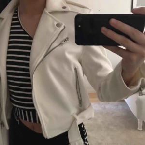  - fin vårjacka! aldirg använd frakt ingår 