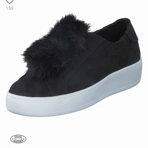  - Steve madden bryanne black, är i nyskick. Köpta för 1100kr  Ganska små i strl 