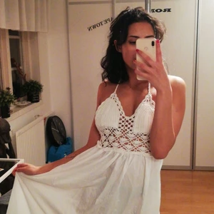 Långklänning  - Detta är klänningen jag skulle sprunigt runt med i Grekland sjungandes på mama mia låtar! Tyvärr är den alldeles för liten över bysten för mig :( så den söker nu nytt hem💞