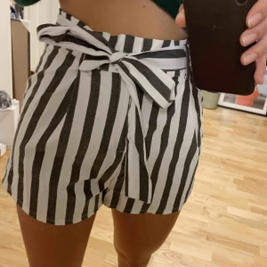  - FRAKT INGÅR! Oanvända shorts från zaful, fresh till sommaren när man har bruna ben!