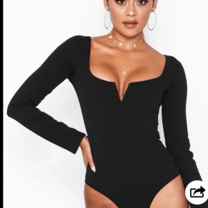 Svart body  - Säljer denna body från nelly. Haft den 1 gång. Storlek s 