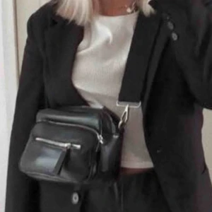  - Säljer Carin Wester Crossbody väska. Nyskick.