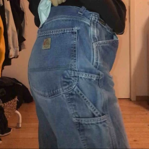  - Så coola diesel snickarbyxor! Dom är snyggt slitna och vintage! W30 jag är 166cm