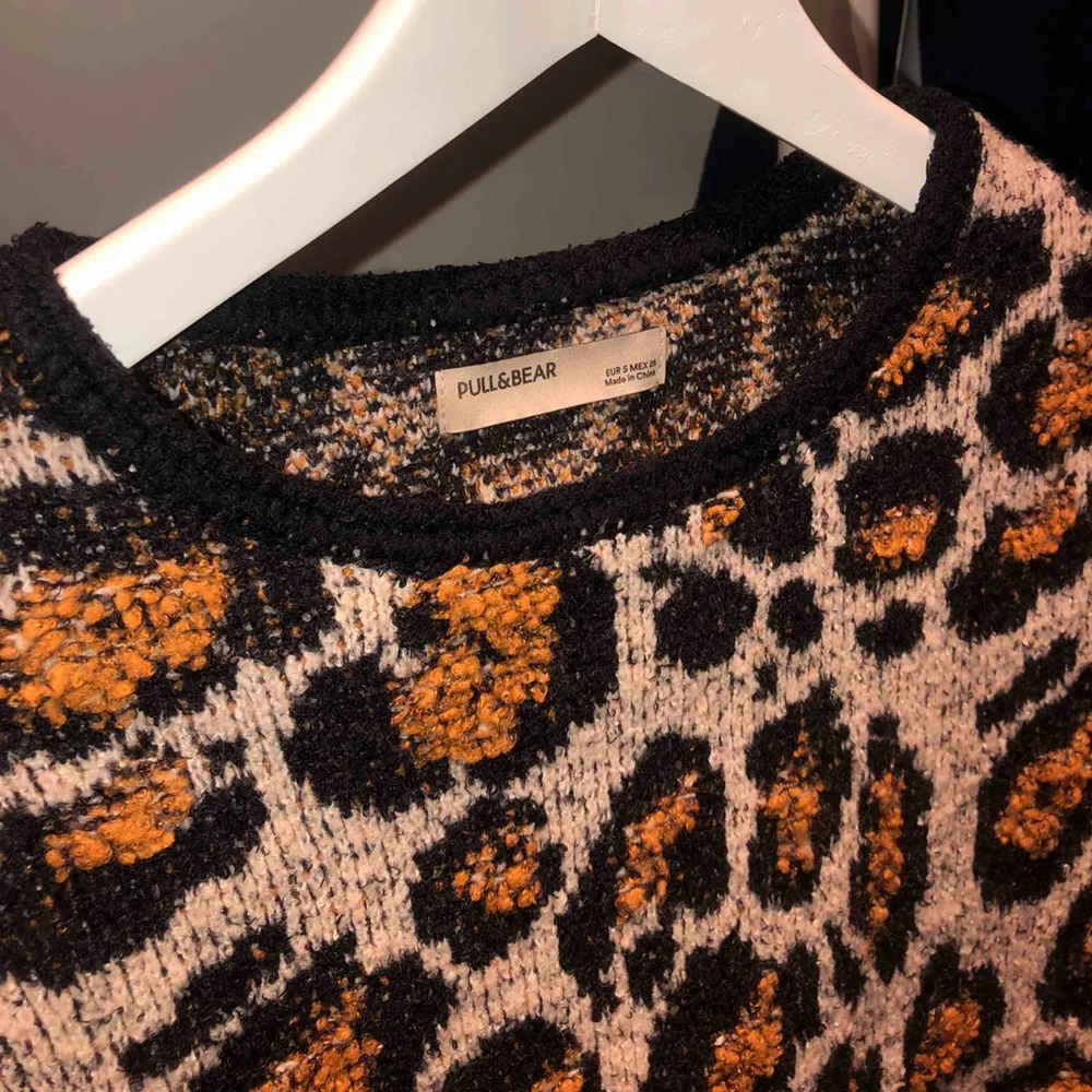 Säljer denna skit snygga leopard tröja. Använd några gånger men det märks inte! 150kr ink frakt. Stickat.