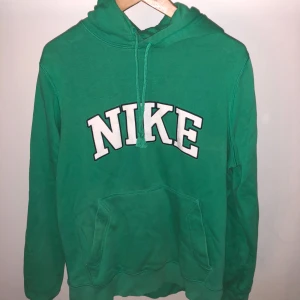  - Nike grön storlek m. 