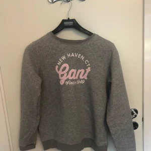 Gant - Tröjan är i jättefin skick och passar även för dom som har storlek XS och S 
