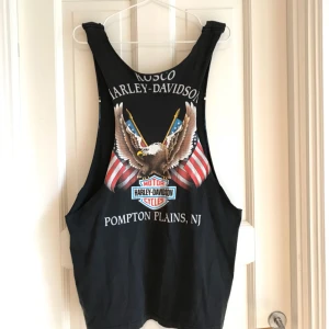  - Långt linne med djupa ärmar ursprungligen från Harley Davidson.