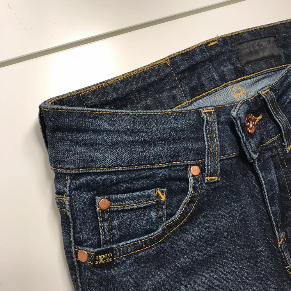 Helt nya jeans från tiger of sweden. Använda 1 gång så är i väldigt fint skick med en hög midja. ♥️ 1500kr nypris. Jeans & Byxor.
