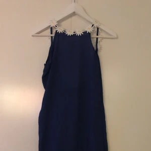  - Säljer min nya helt underbara klänning pga fel storlek..