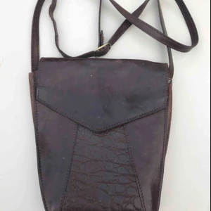  - Fin liten läderväska i fint skick men ändå använd✨ köparen står för frakten eller mötes upp i Stockholm 