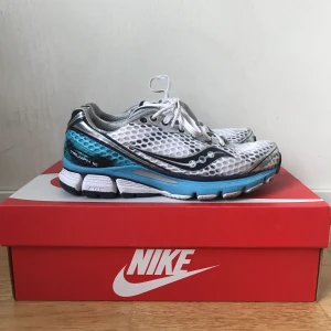  - Vintage skor. Mycket bra skick, nästan som nya. Möts upp i Stockholm annars tillkommer frakt!