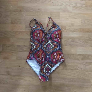  - Ny baddräkt med prislapp kvar🌸
