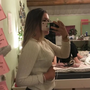  - Ribbat vit tröja från Gina tricot 