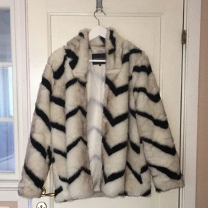  - Pälsjacka ifrån rut&circle , kostade 800kr som ny! Använd ca 3 gånger